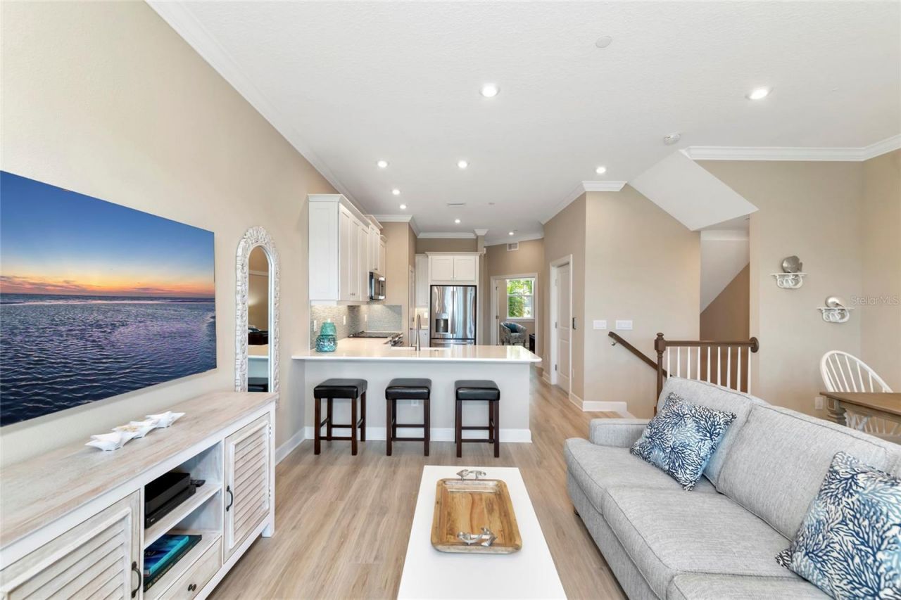 5589 Cannes Circle, Unit 4-102, Sarasota, FL 34231 Photo