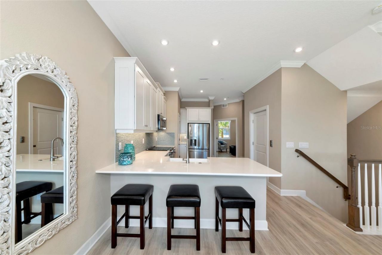 5589 Cannes Circle, Unit 4-102, Sarasota, FL 34231 Photo