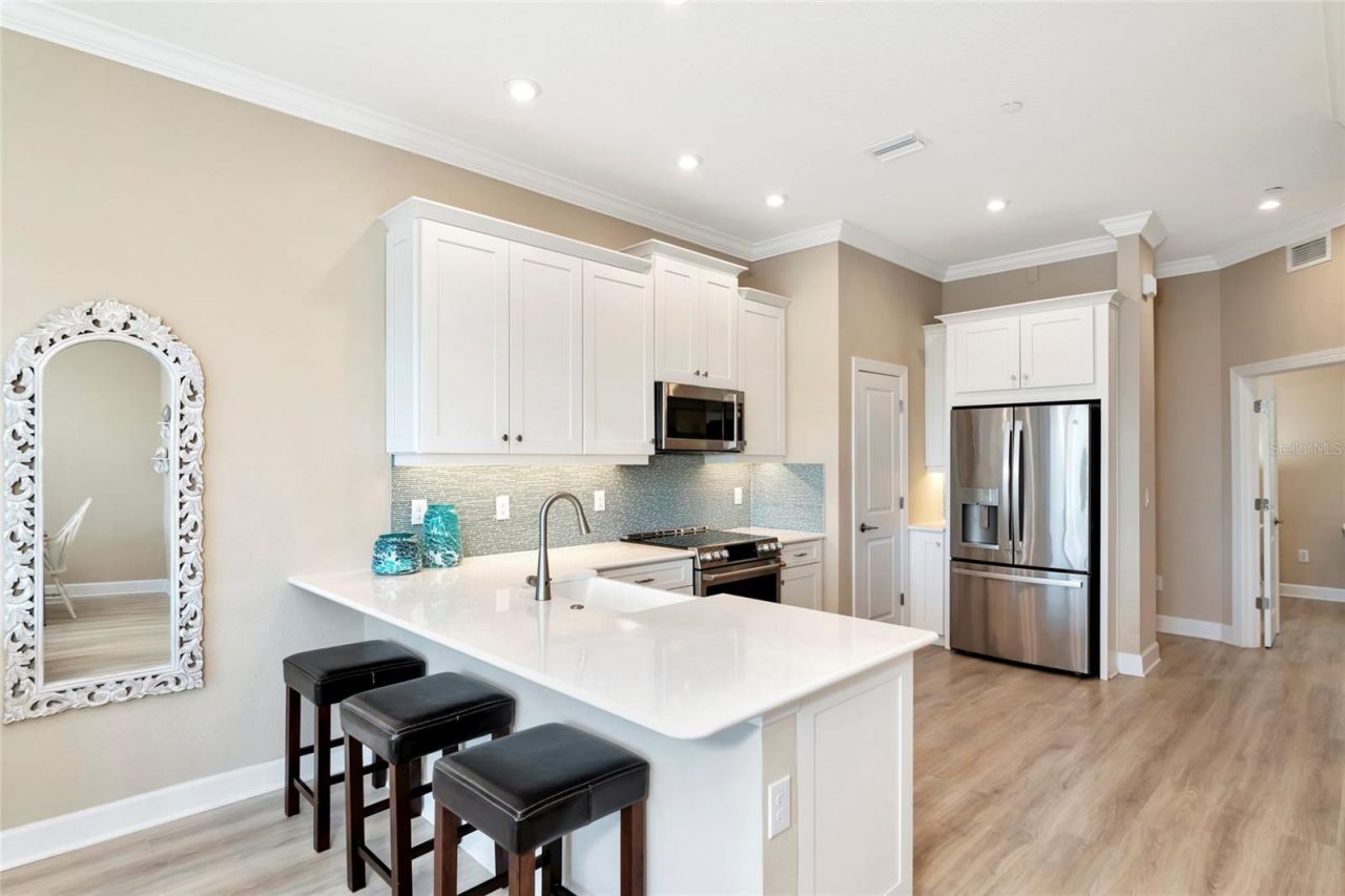 5589 Cannes Circle, Unit 4-102, Sarasota, FL 34231 Photo