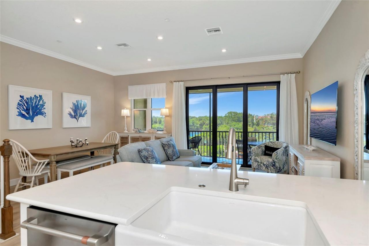 5589 Cannes Circle, Unit 4-102, Sarasota, FL 34231 Photo