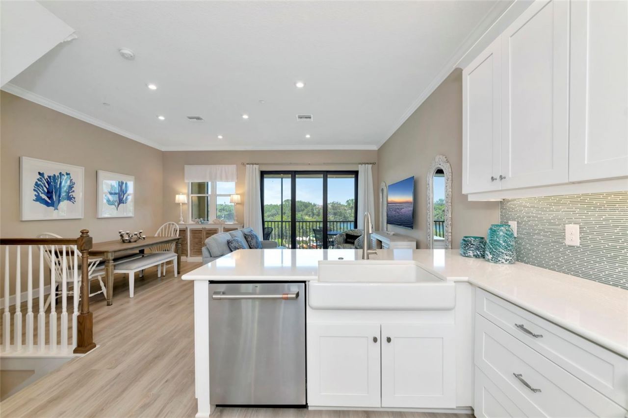 5589 Cannes Circle, Unit 4-102, Sarasota, FL 34231 Photo