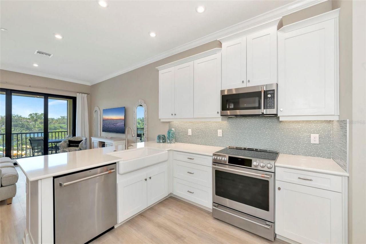 5589 Cannes Circle, Unit 4-102, Sarasota, FL 34231 Photo