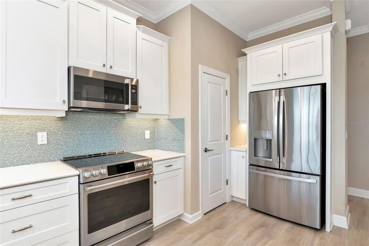 5589 Cannes Circle, Unit 4-102, Sarasota, FL 34231 Photo