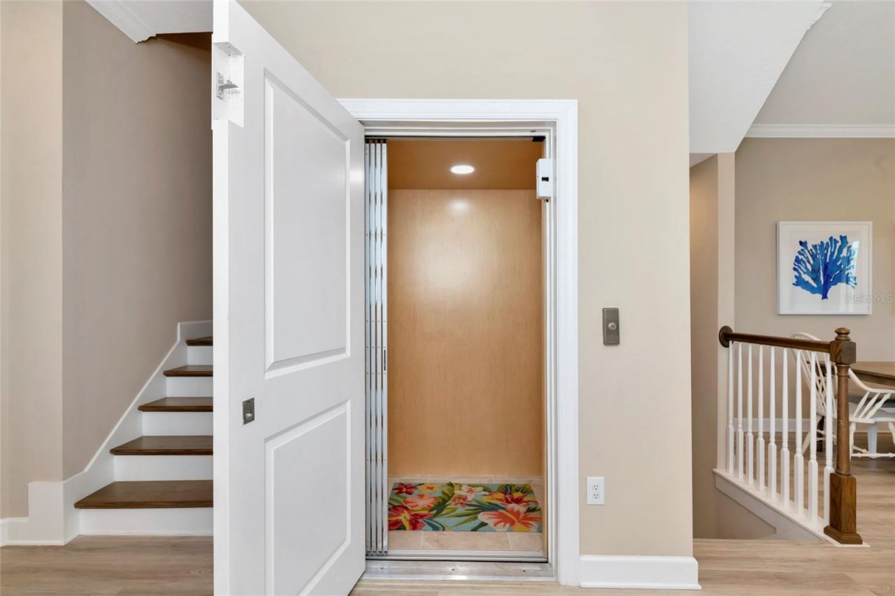 5589 Cannes Circle, Unit 4-102, Sarasota, FL 34231 Photo