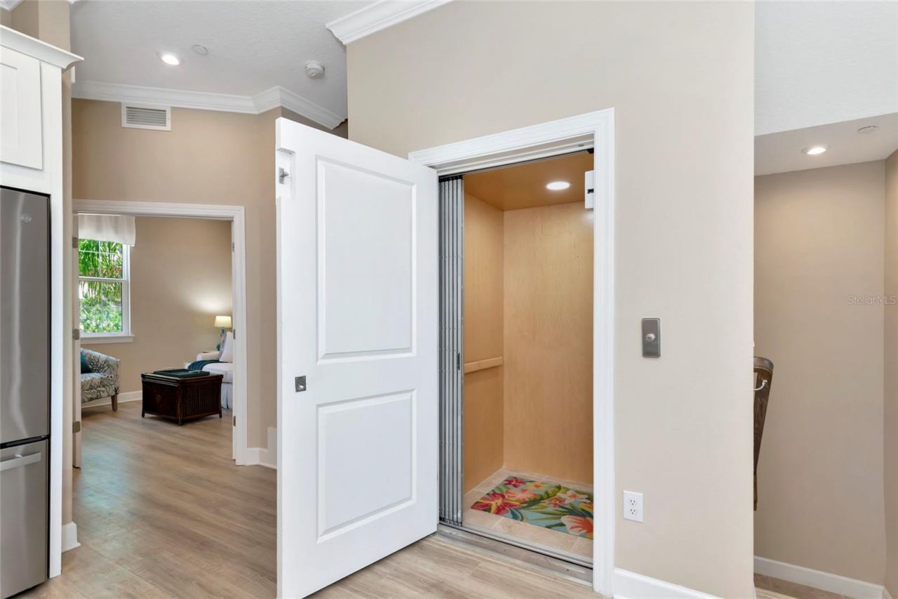 5589 Cannes Circle, Unit 4-102, Sarasota, FL 34231 Photo