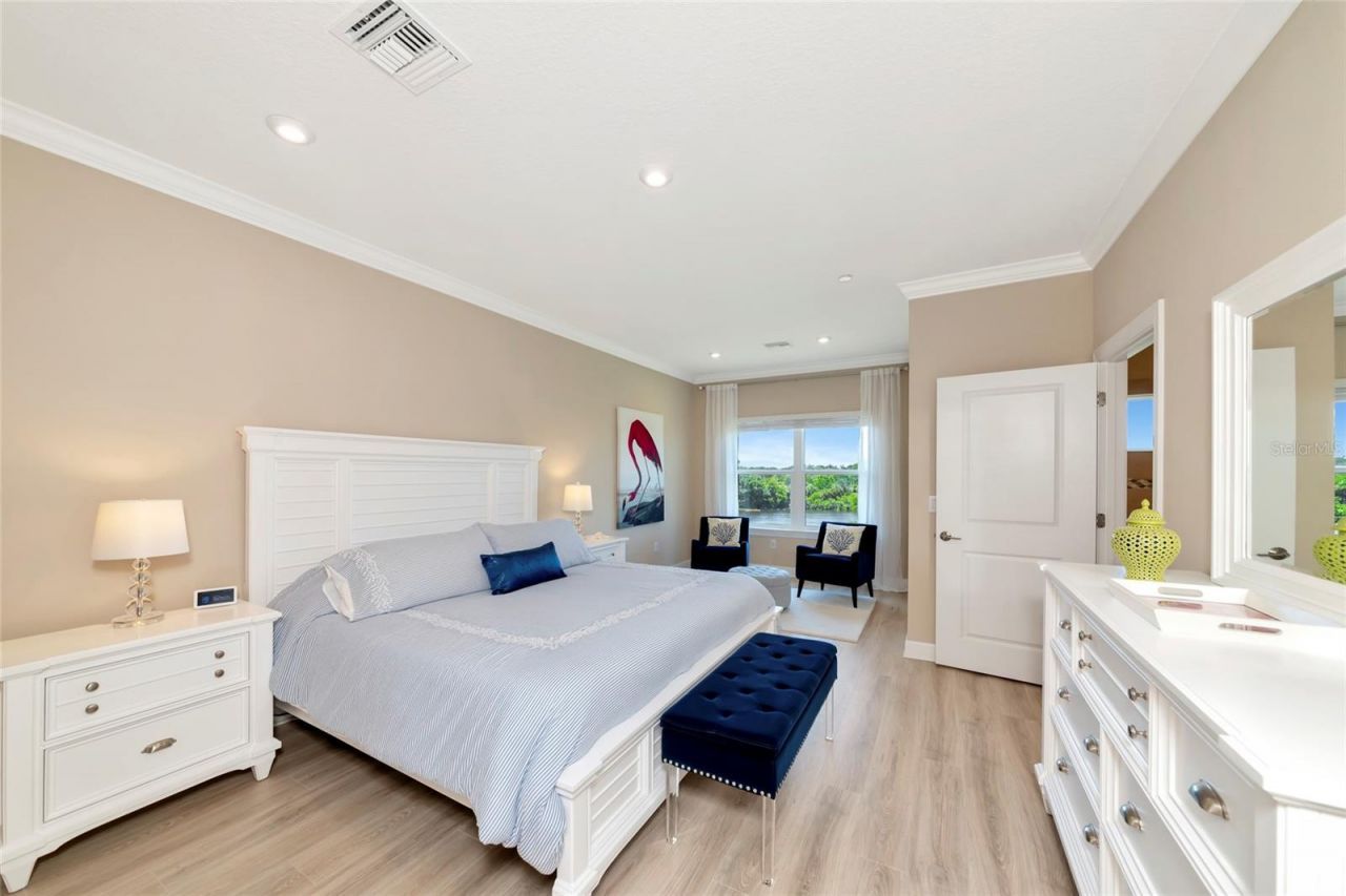 5589 Cannes Circle, Unit 4-102, Sarasota, FL 34231 Photo