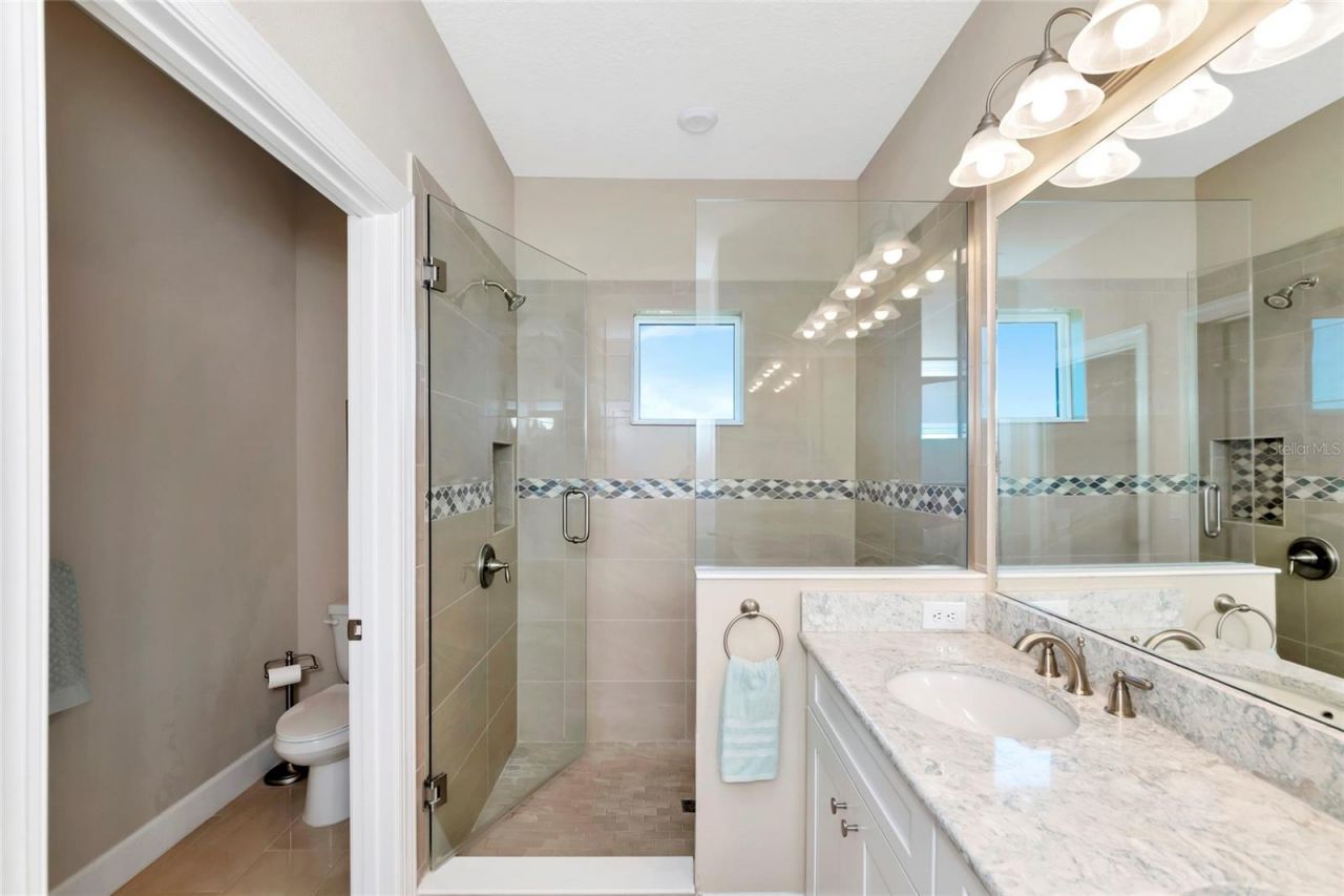 5589 Cannes Circle, Unit 4-102, Sarasota, FL 34231 Photo