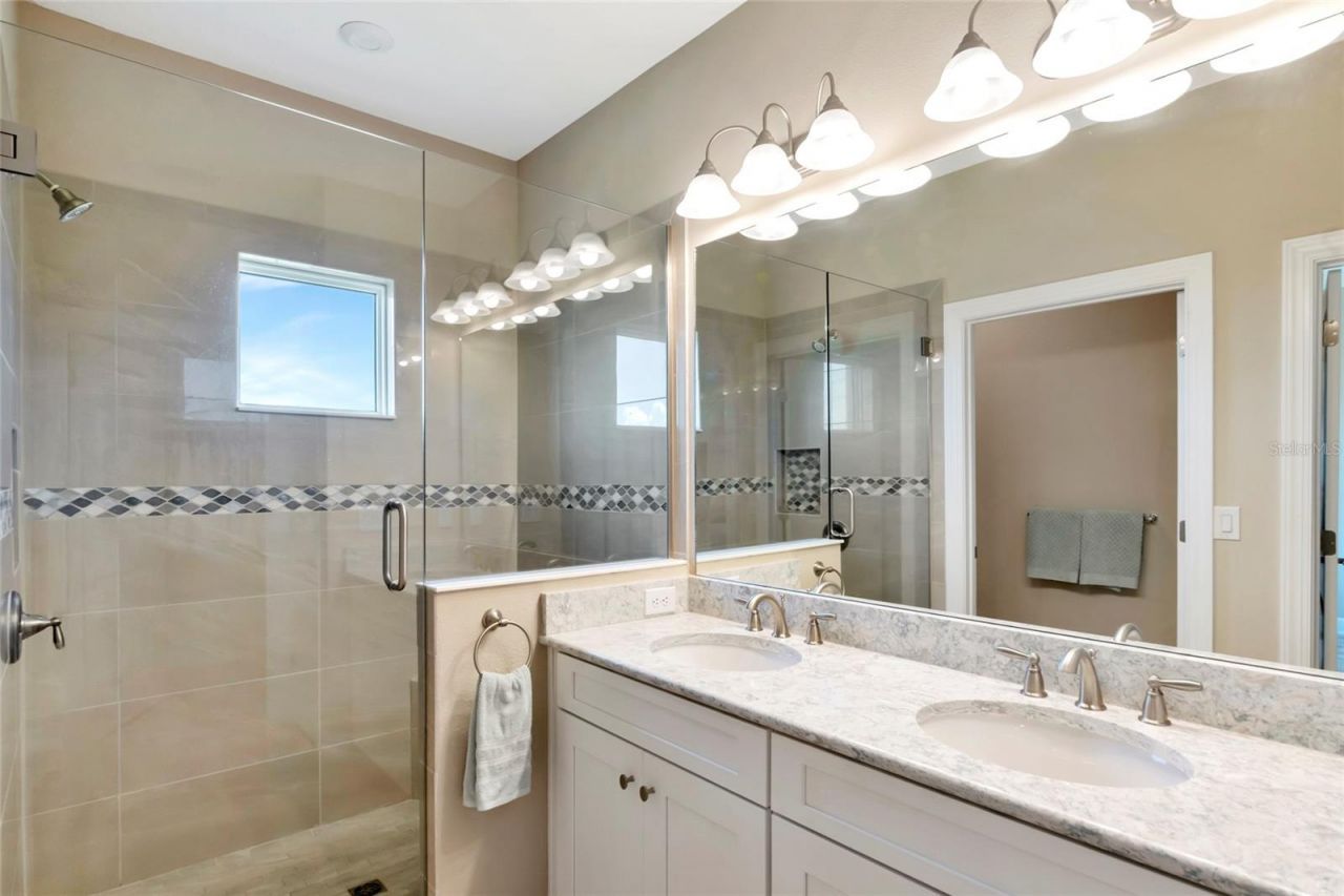 5589 Cannes Circle, Unit 4-102, Sarasota, FL 34231 Photo