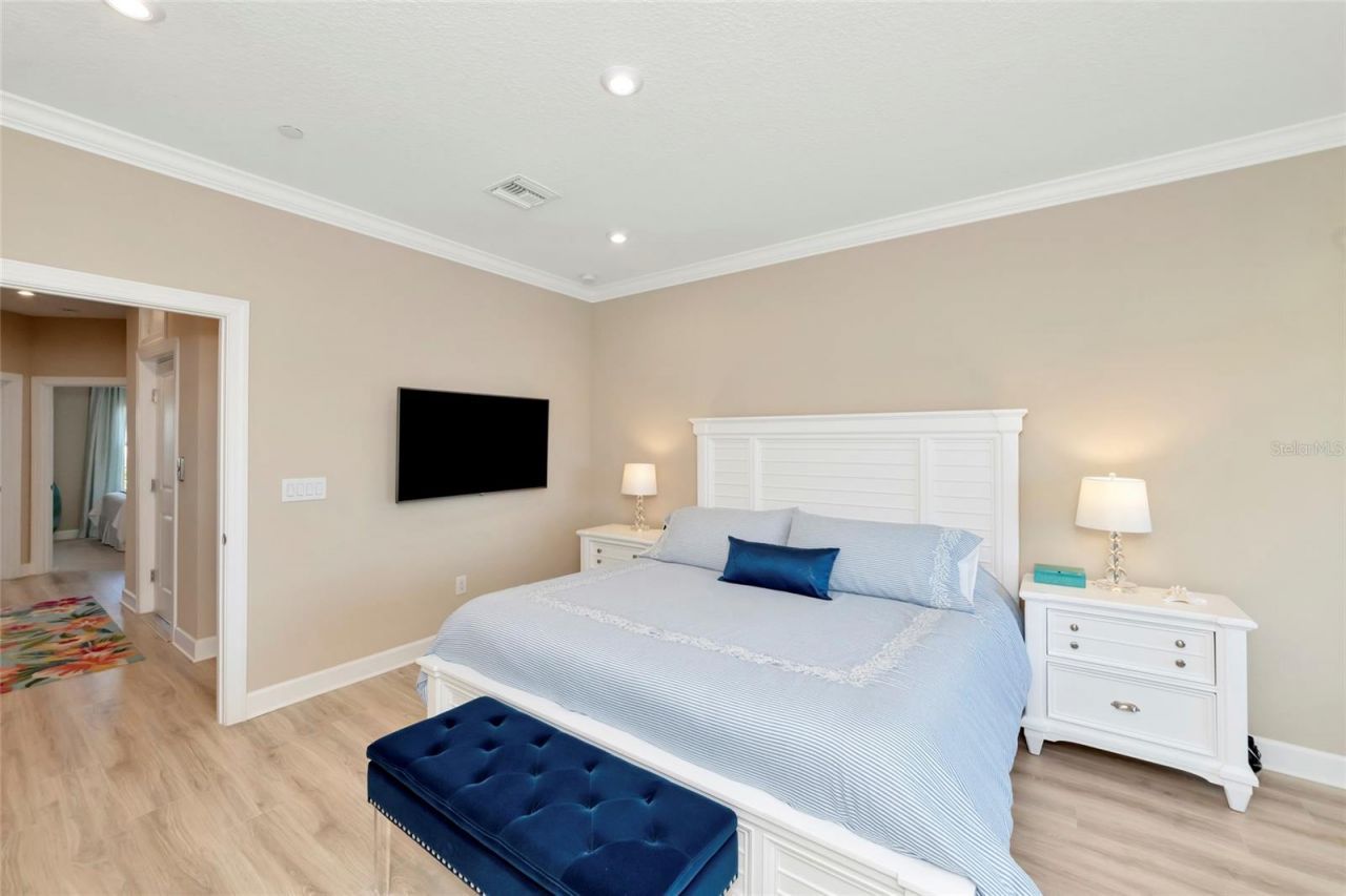 5589 Cannes Circle, Unit 4-102, Sarasota, FL 34231 Photo