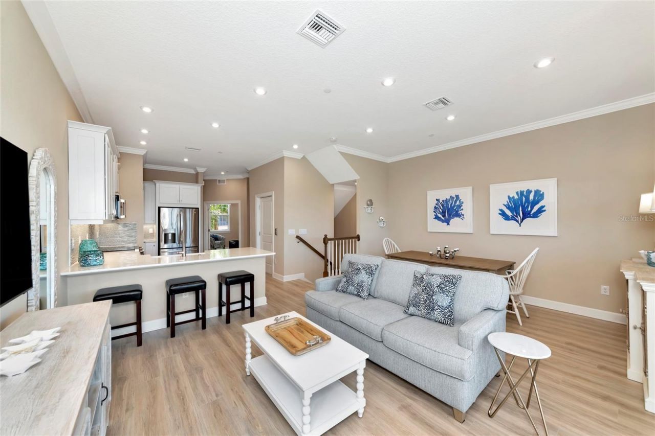 5589 Cannes Circle, Unit 4-102, Sarasota, FL 34231 Photo
