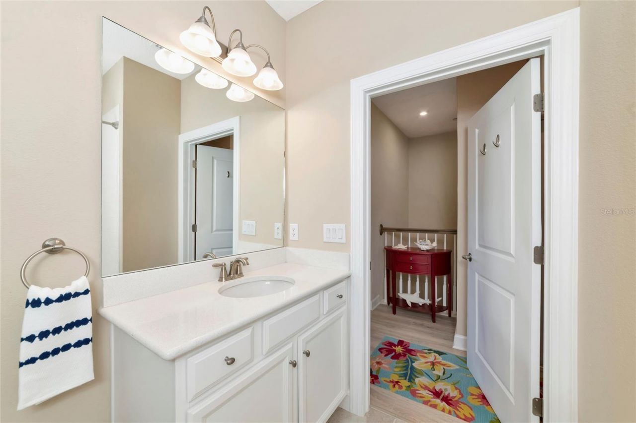 5589 Cannes Circle, Unit 4-102, Sarasota, FL 34231 Photo