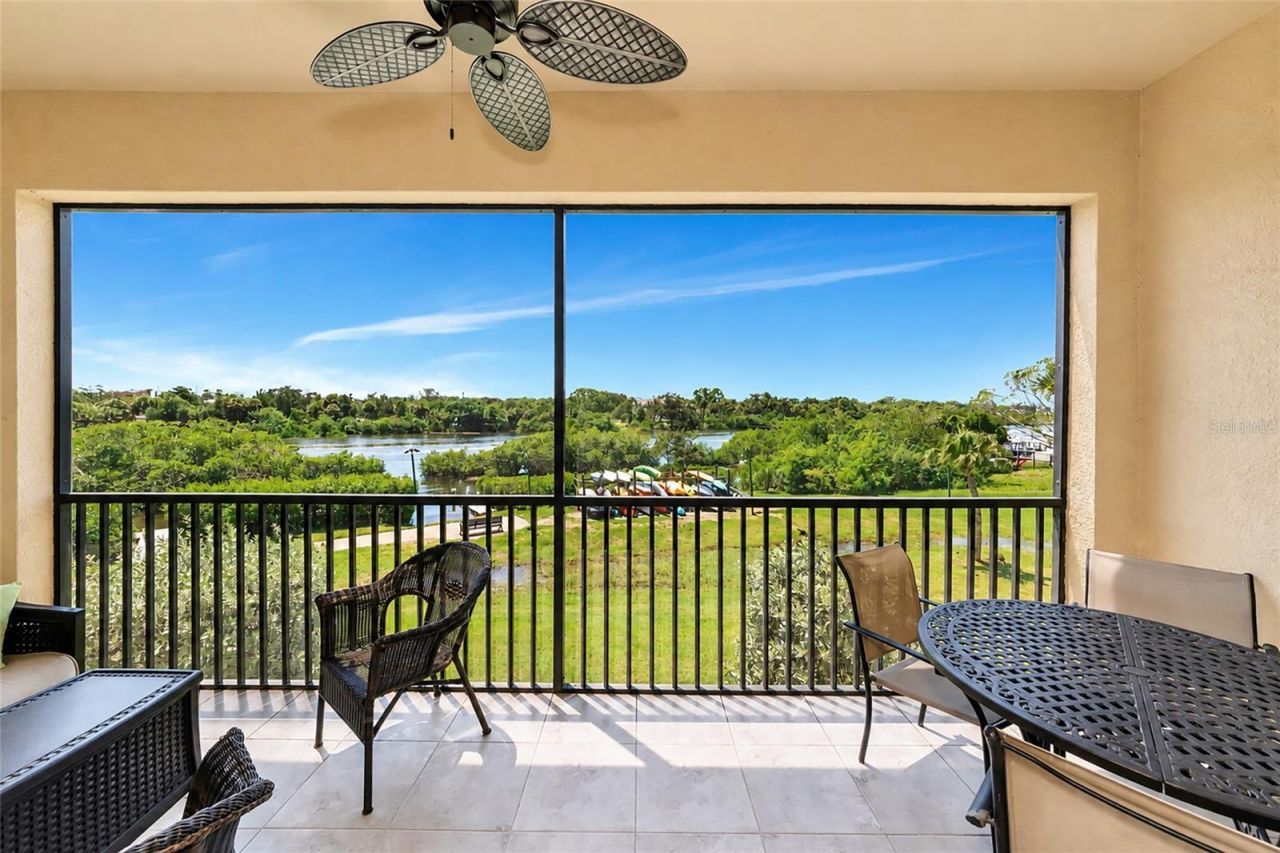 5589 Cannes Circle, Unit 4-102, Sarasota, FL 34231 Photo