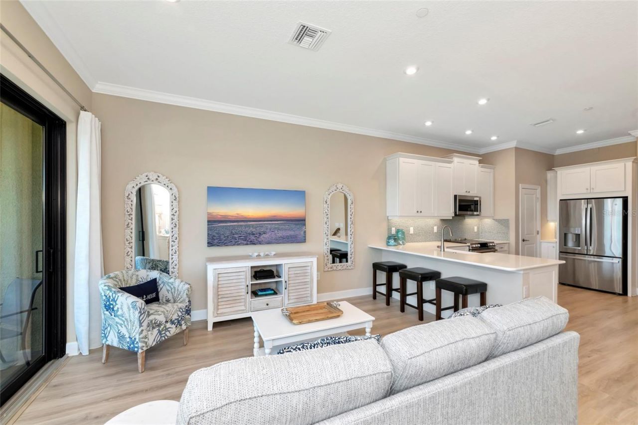 5589 Cannes Circle, Unit 4-102, Sarasota, FL 34231 Photo