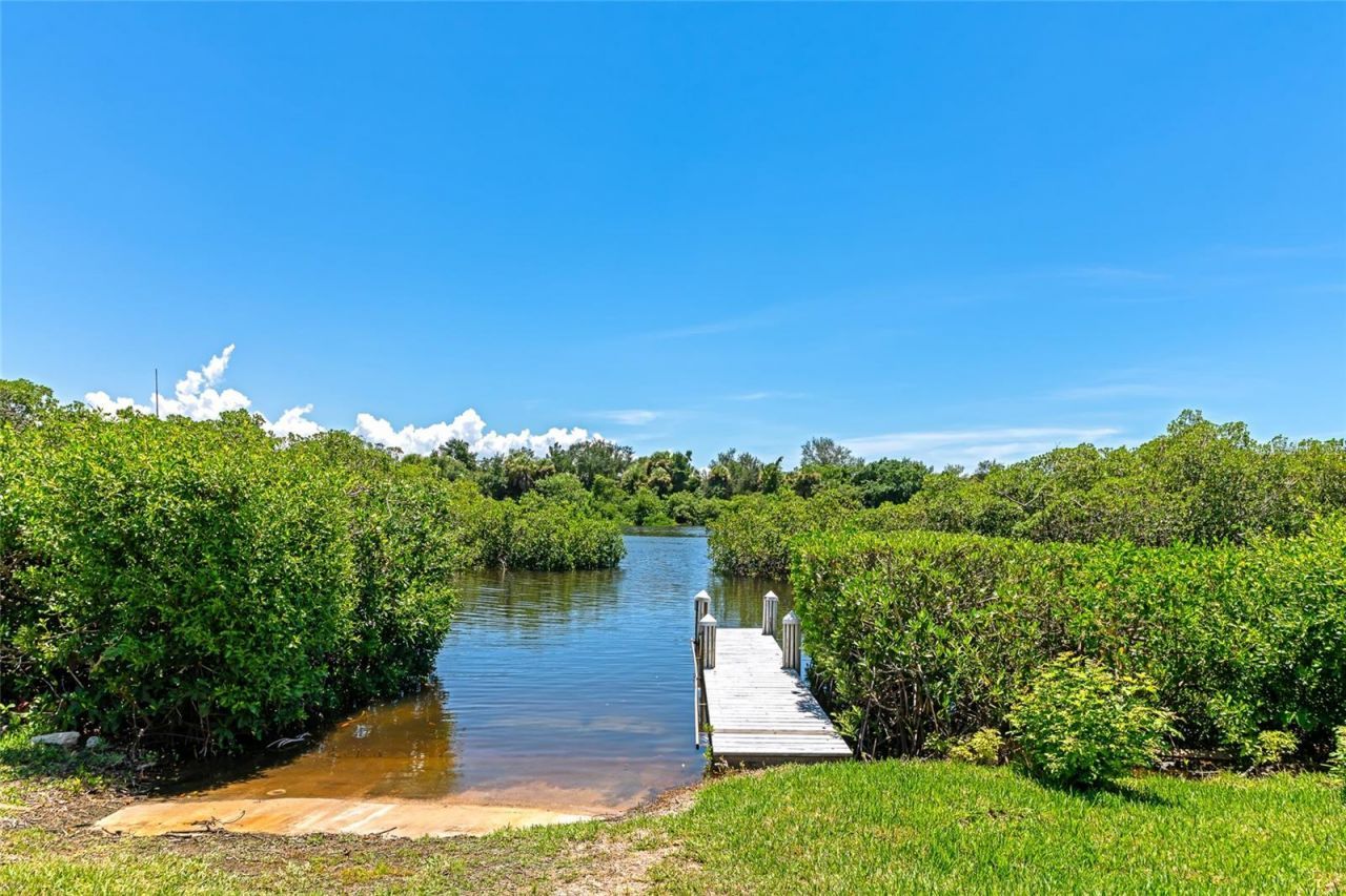 5589 Cannes Circle, Unit 4-102, Sarasota, FL 34231 Photo