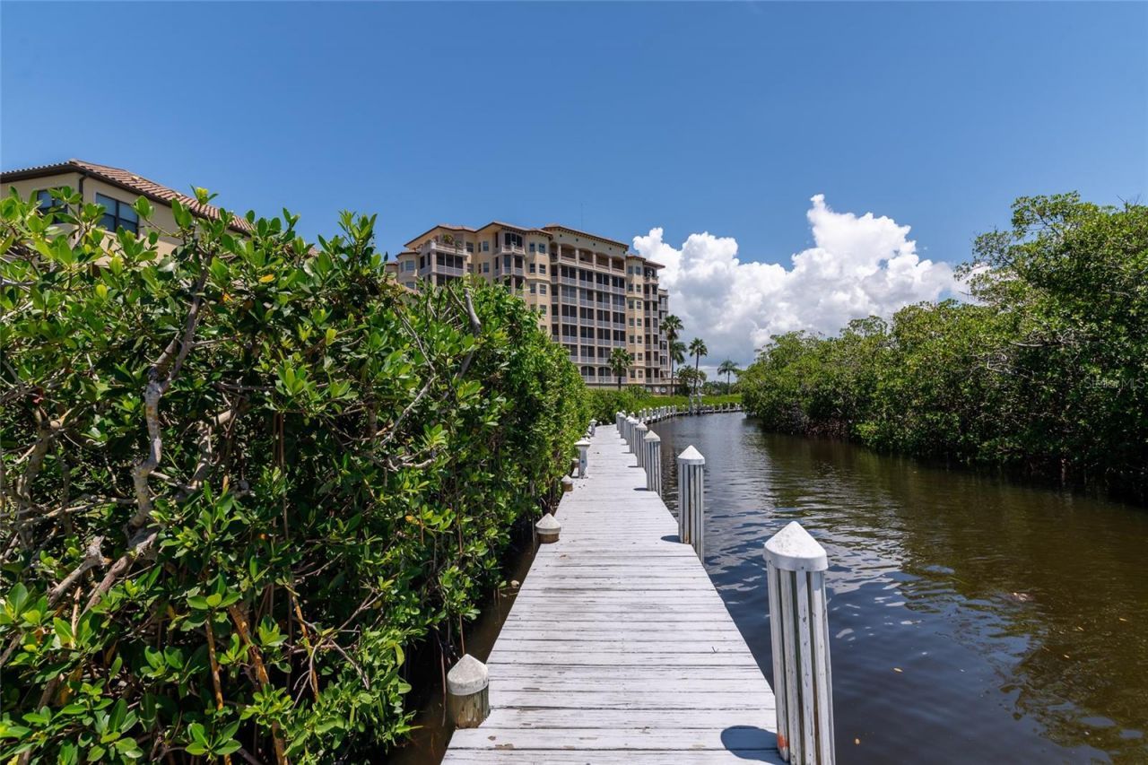 5589 Cannes Circle, Unit 4-102, Sarasota, FL 34231 Photo