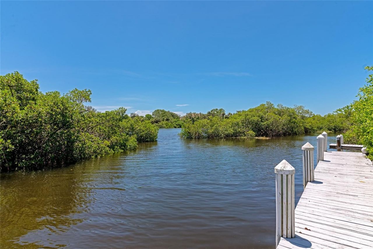 5589 Cannes Circle, Unit 4-102, Sarasota, FL 34231 Photo