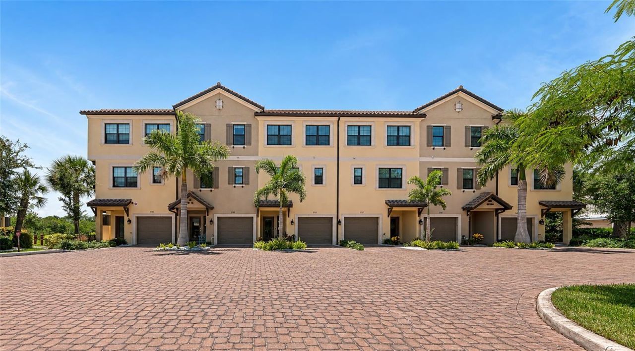 5589 Cannes Circle, Unit 4-102, Sarasota, FL 34231 Photo
