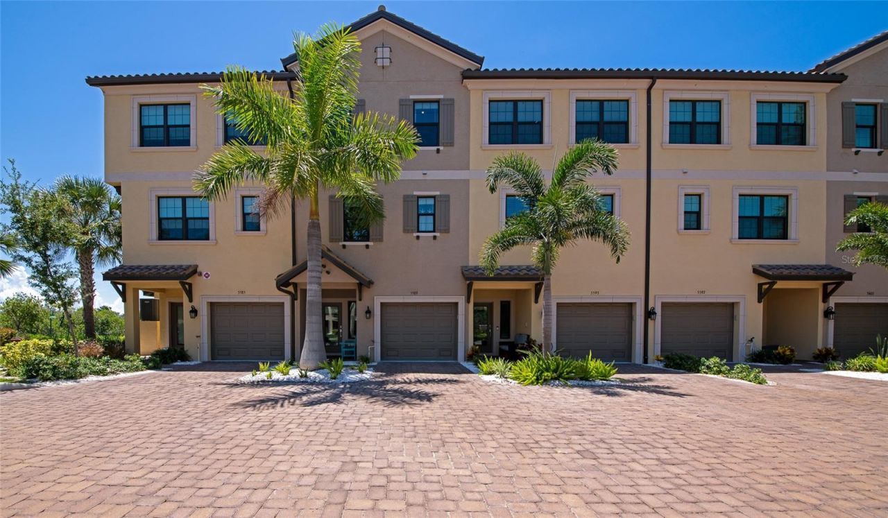 5589 Cannes Circle, Unit 4-102, Sarasota, FL 34231 Photo