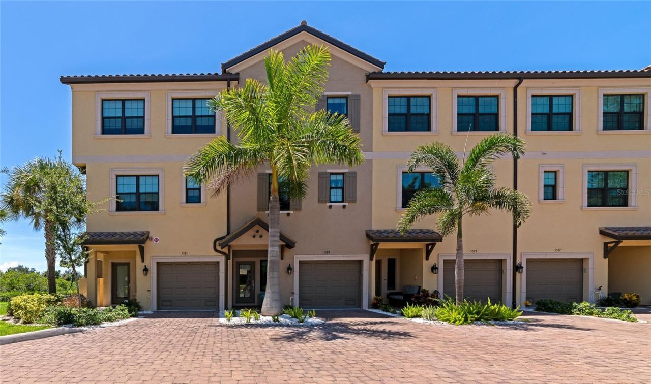 5589 Cannes Circle, Unit 4-102, Sarasota, FL 34231 Photo