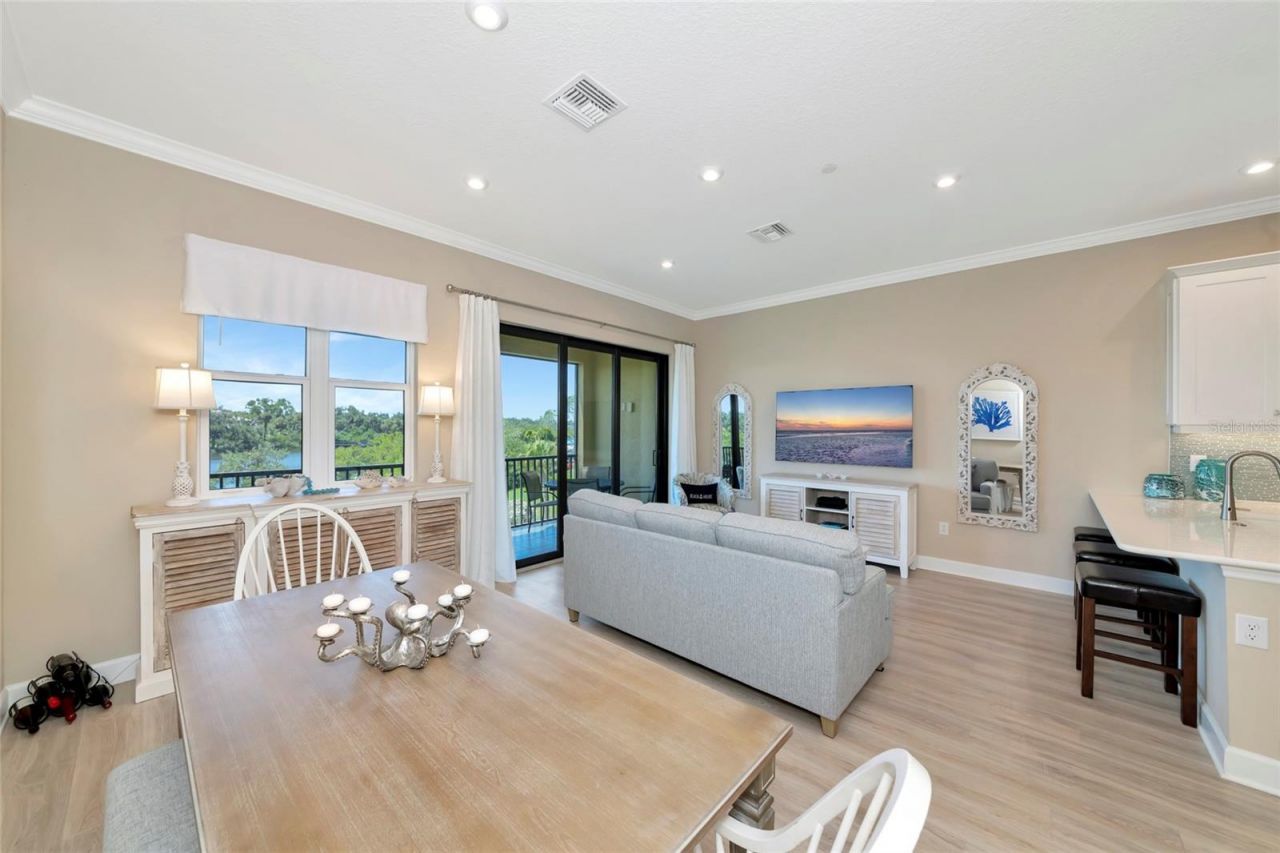 5589 Cannes Circle, Unit 4-102, Sarasota, FL 34231 Photo