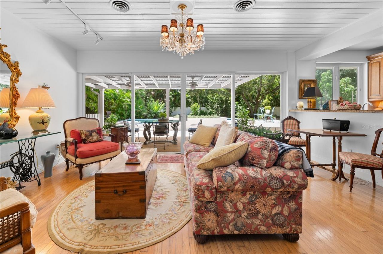 1722 North Drive, Sarasota, FL 34239 Photo