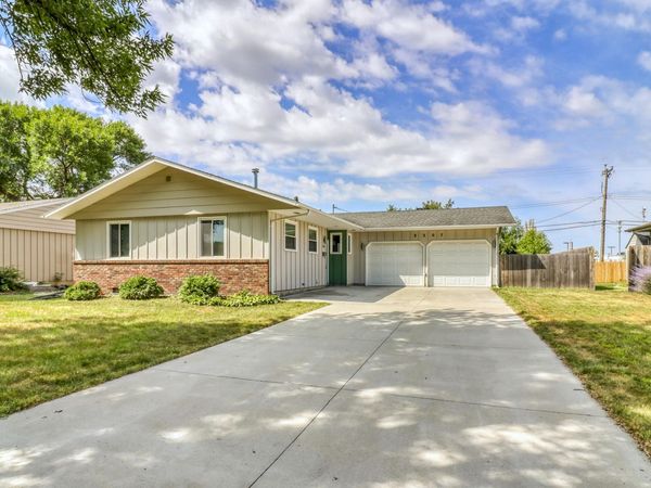 2307 11th Street S, Fargo, ND 58103