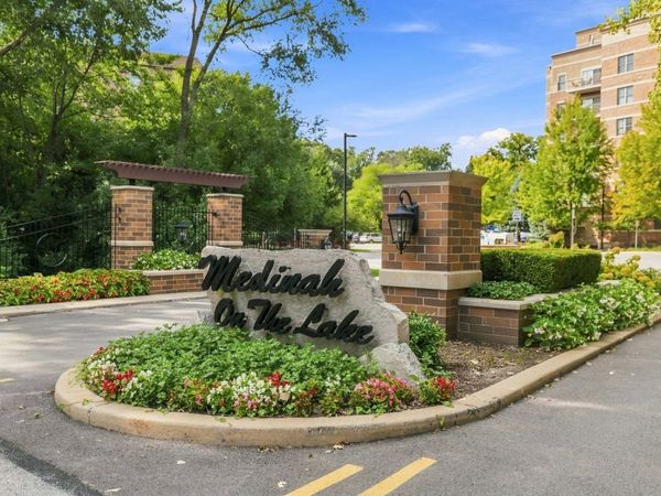 120 Lakeview Drive , Unit 215, Bloomingdale, IL 60108