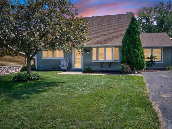 7101 W Allerton AVENUE, Greenfield, WI 53220
