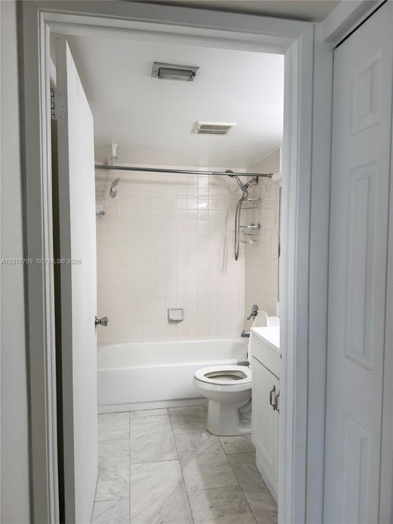770 Claughton Island Dr , Unit 601, Miami, FL 33131 Photo