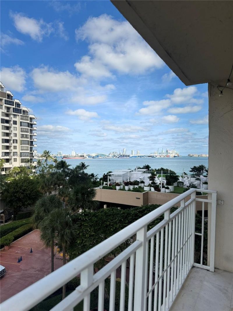 770 Claughton Island Dr , Unit 601, Miami, FL 33131 Photo
