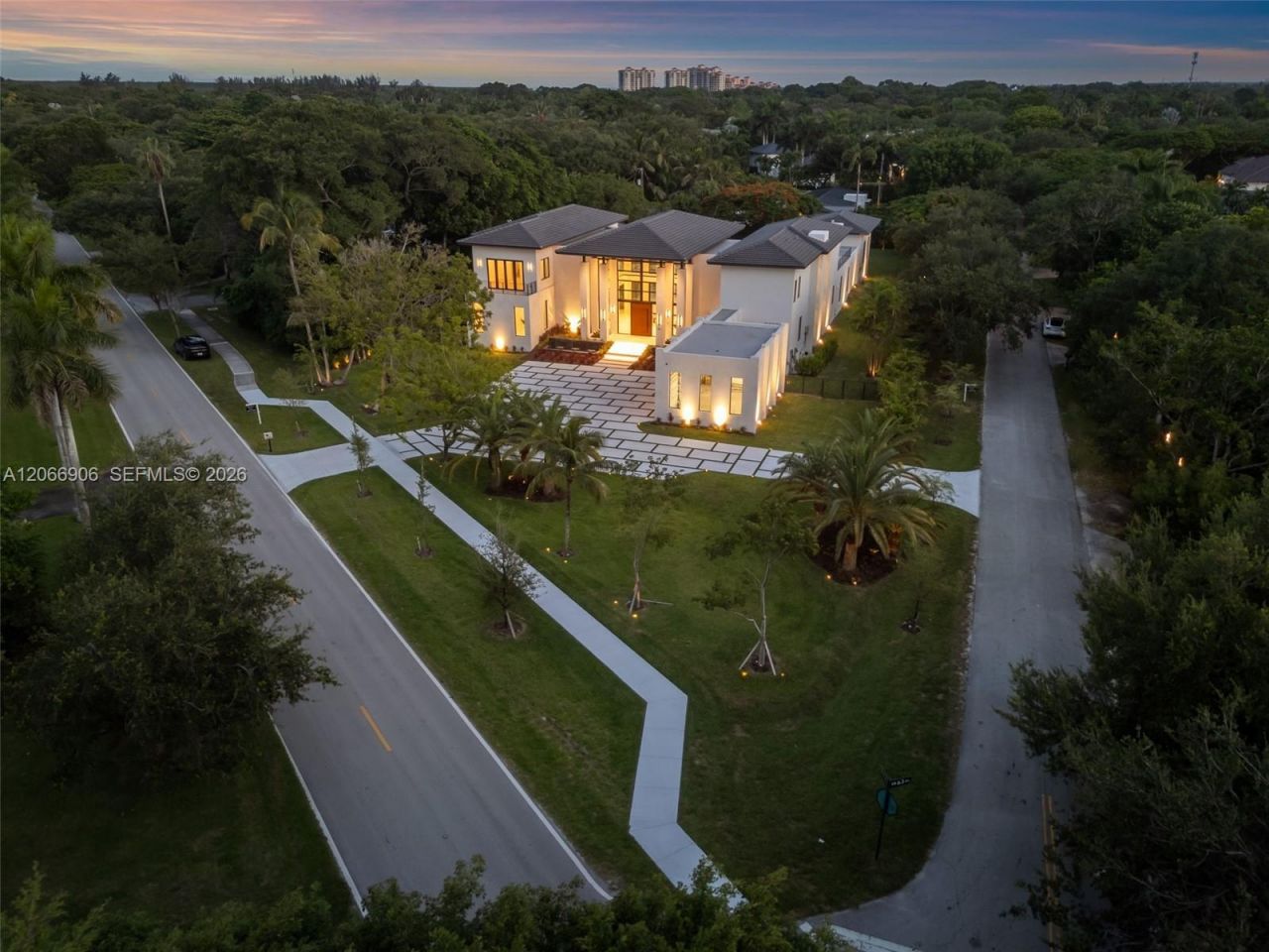 6290 Chapman Field Dr, Pinecrest, FL 33156 Photo