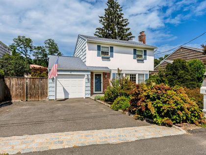 17 Sea Ridge Court  Huntington, NY 11743