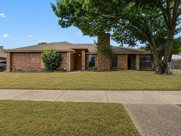724 Lemons Street, Cedar Hill, TX 75104