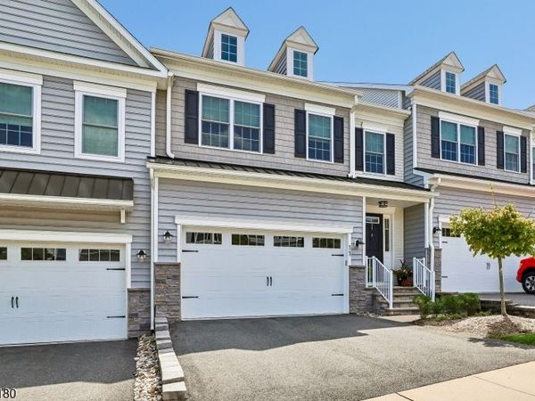 11 Hickory Ct, Cedar Grove, NJ 07009