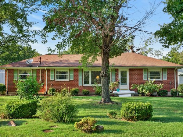 313 Hitt Ln , Goodlettsville, TN 37072