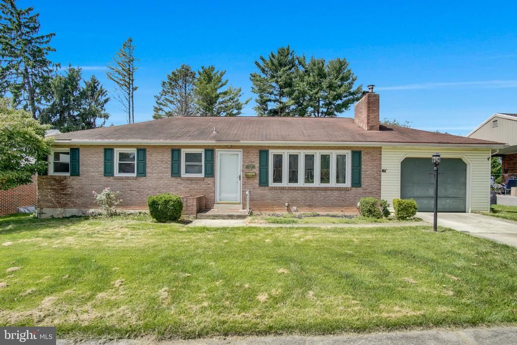 6 COLUMBIA DRIVE, CAMP HILL, PA 17011