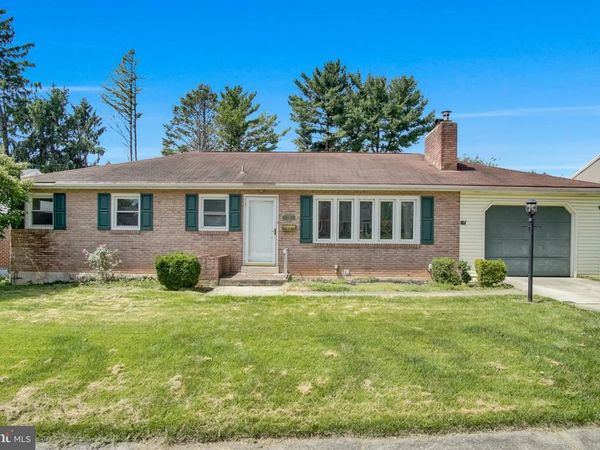 6 COLUMBIA DRIVE, CAMP HILL, PA 17011