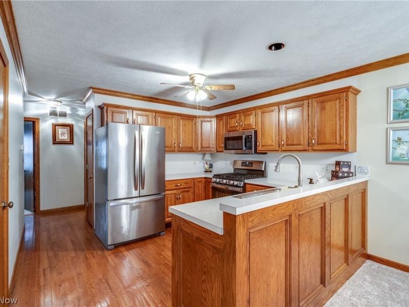 332 W Heatherwood Drive, Barberton, OH 44203 Photo 11
