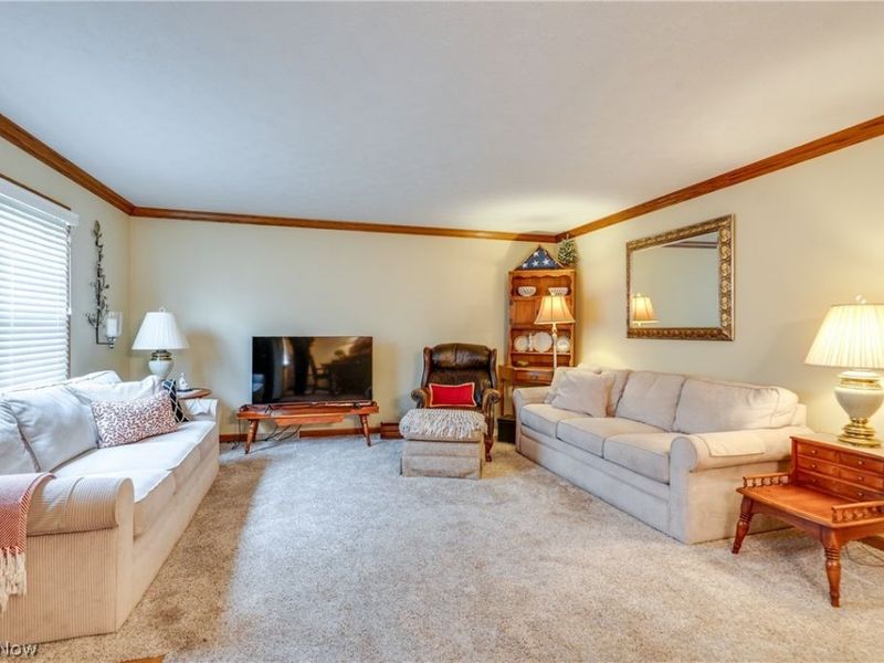 332 W Heatherwood Drive, Barberton, OH 44203 Photo 5