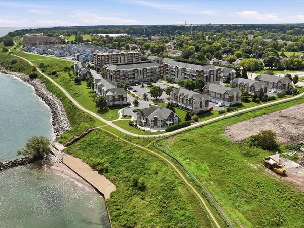 3872 S Lake DRIVE S, Unit 301, Saint Francis, WI 53235
