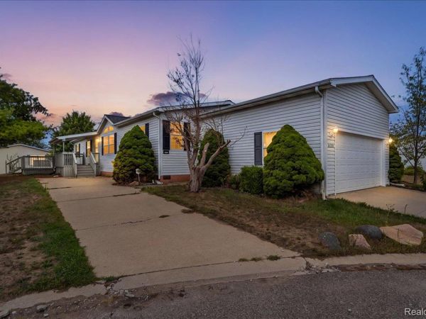 8209 Bloomsbury Circle , Salem Township, Mi 48167