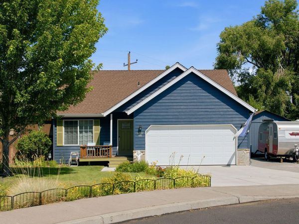 3242 NE Woodbury Court, Bend, OR 97701