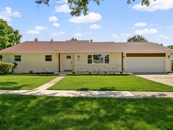 7721 Stevens Street , Darien, IL 60561