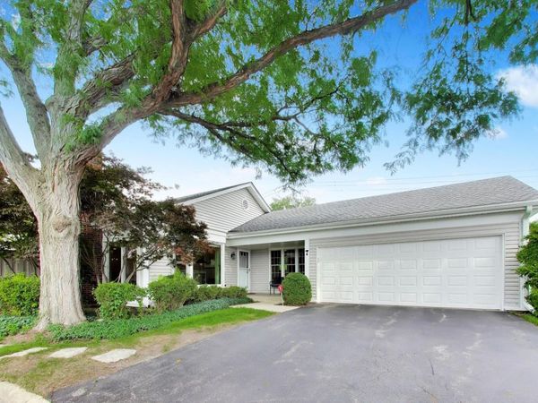 7 The Court Of Hidden Bay , Northbrook, IL 60062