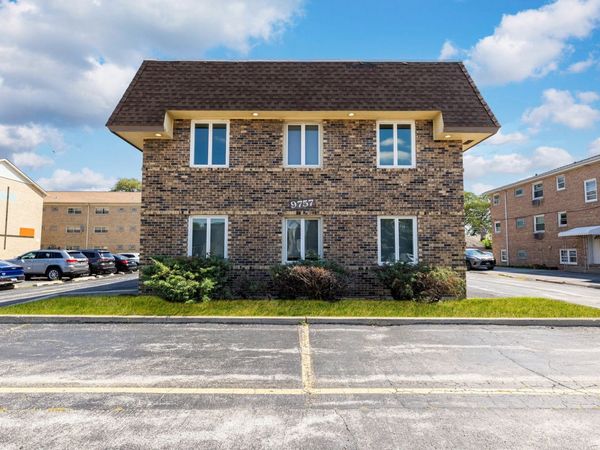 9757 S Kedzie Avenue , Evergreen Park, IL 60805