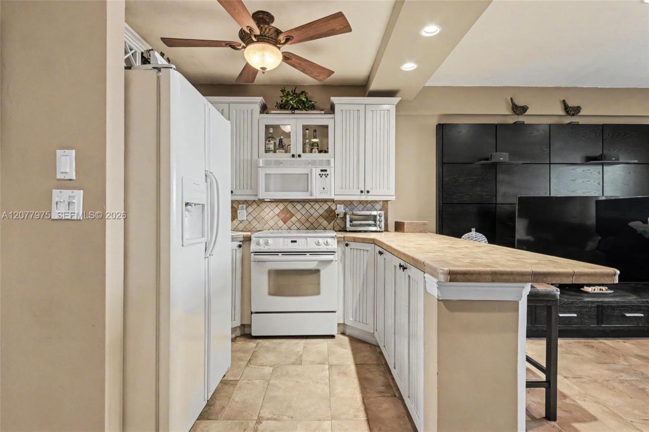Please Call For Address, Unit 2G, Hollywood, FL 33019 Photo