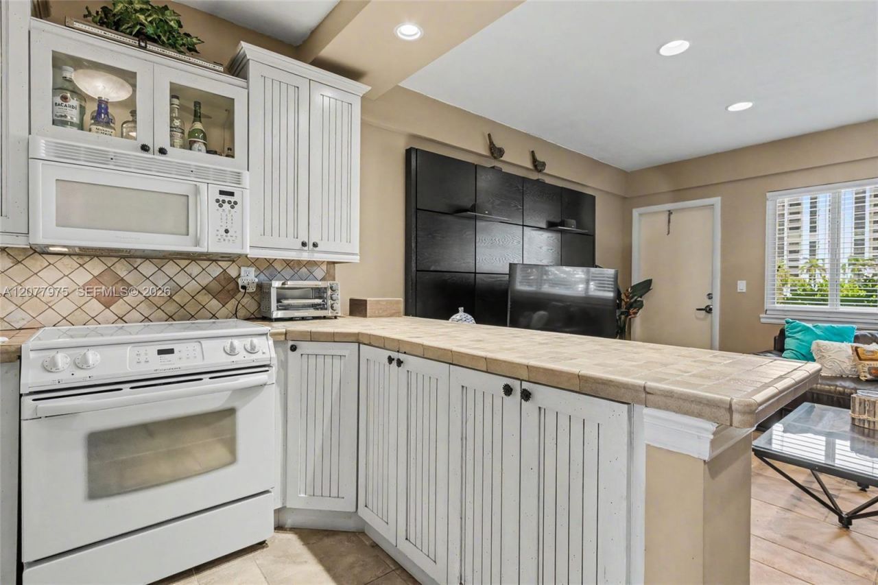 Please Call For Address, Unit 2G, Hollywood, FL 33019 Photo