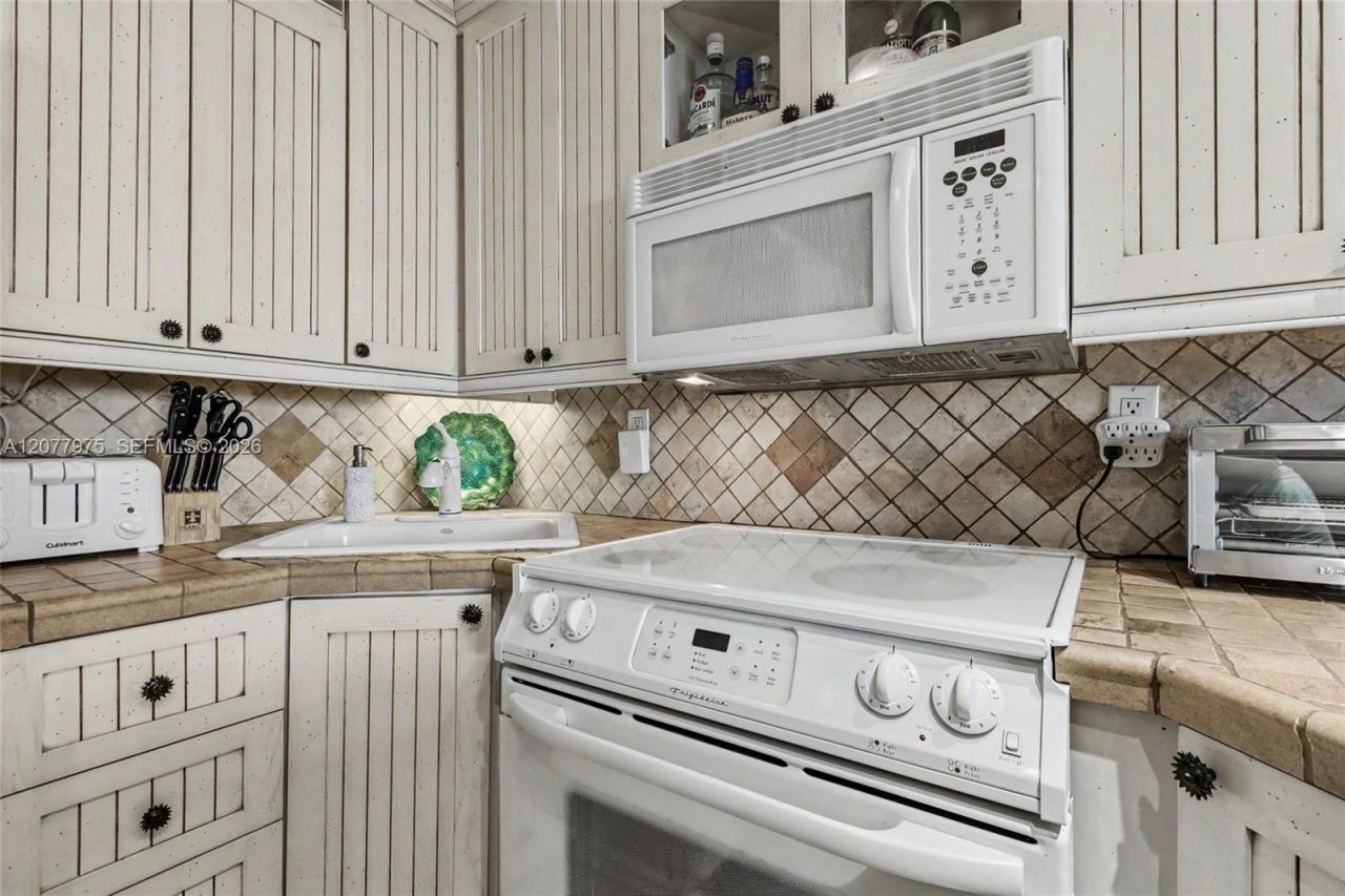 Please Call For Address, Unit 2G, Hollywood, FL 33019 Photo