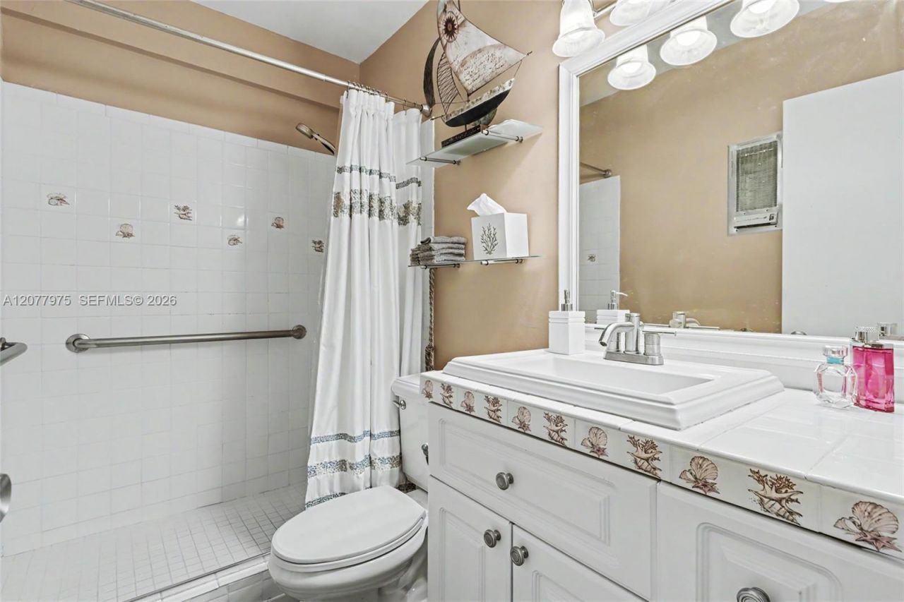 Please Call For Address, Unit 2G, Hollywood, FL 33019 Photo