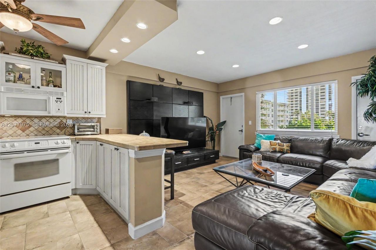 Please Call For Address, Unit 2G, Hollywood, FL 33019 Photo